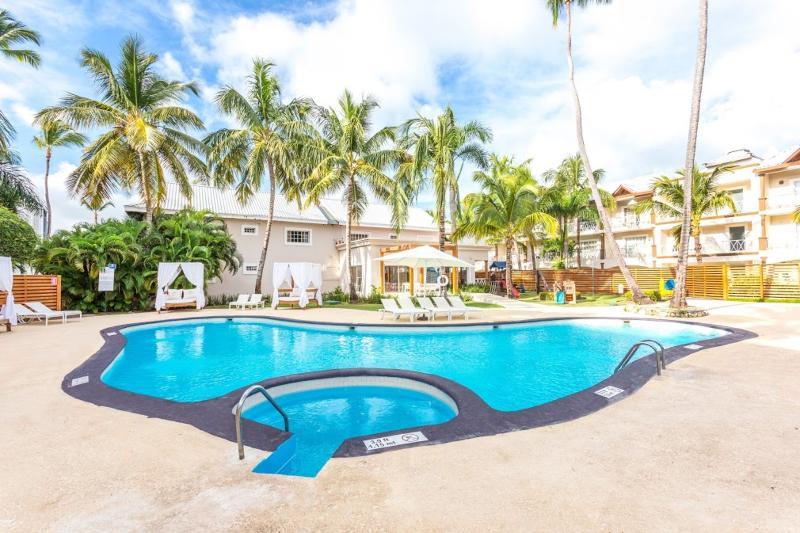 Be Live Collection Punta Cana Adults Only מראה חיצוני תמונה The swimming pool at the hotel