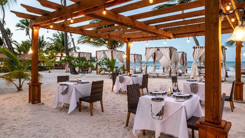 Be Live Collection Punta Cana Adults Only מראה חיצוני תמונה Beachfront dining at Sandals Halcyon Beach